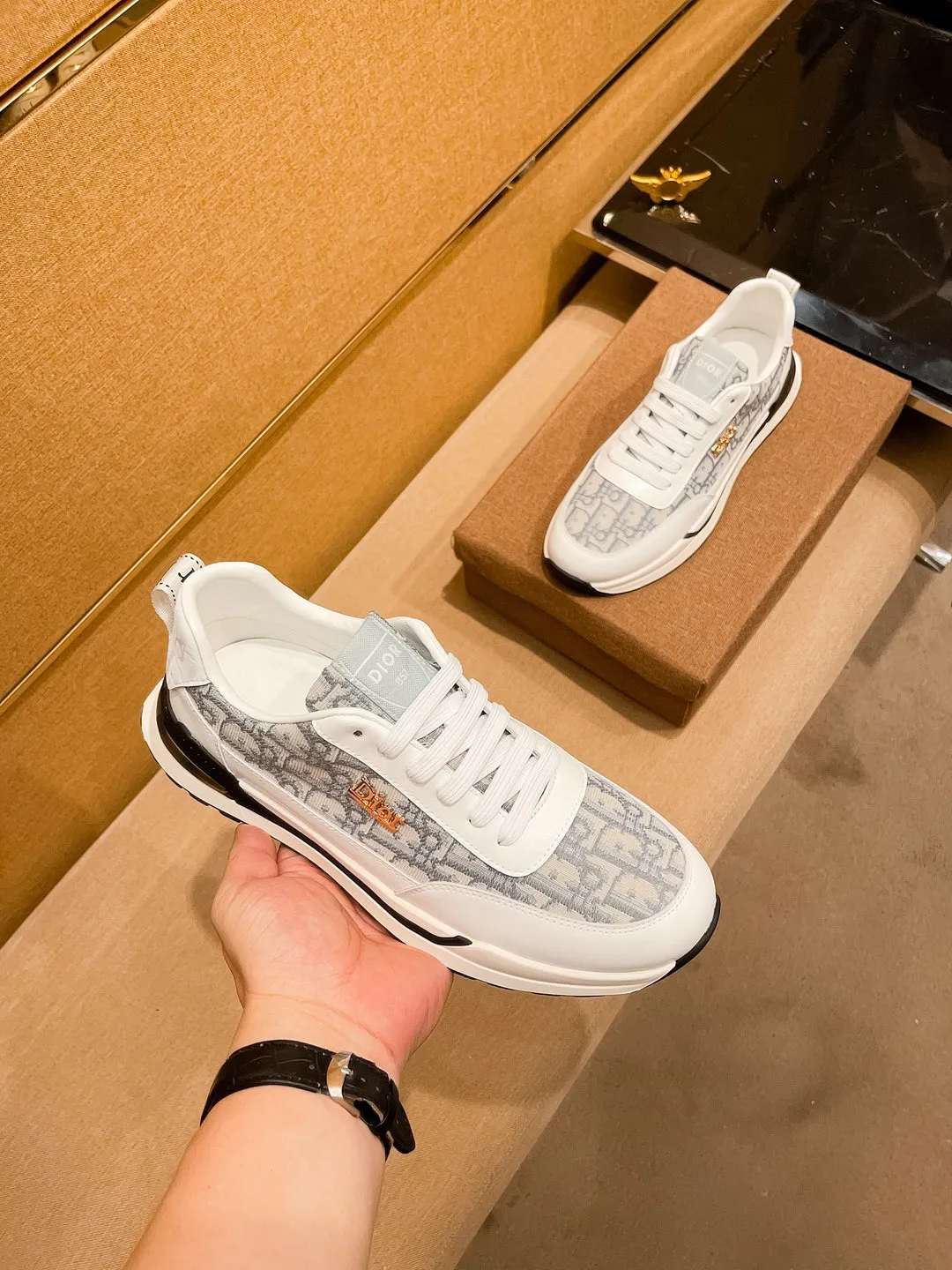 Men's shoes 💰 420💰【Dior】🔥Men's high-end brand of shoes official website 1:1 latest masterpiece: the upper is made of Italian imported first-layer cowhide with a comfortable and breathable lining➕original non-slip and wear-resistant outsole🔥, making walking more convenient and comfortable! An exclusive new model, a stunning work, a beautiful 1:1 replica [color] compared to the official quality! Create a fashionable personality to set off your uniqueness! A must-have for trendy men! Classic 🔥Size: 38-44 Color: 🔥 2⃣️colors available🔥